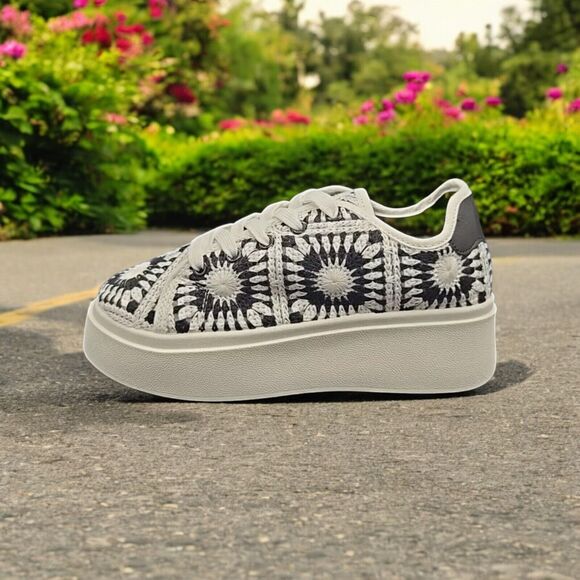 Dirty Laundry Recreation Womens Platform Crochet Sneaker Casual Shoes 7.5 NEW - Picture 1 of 8